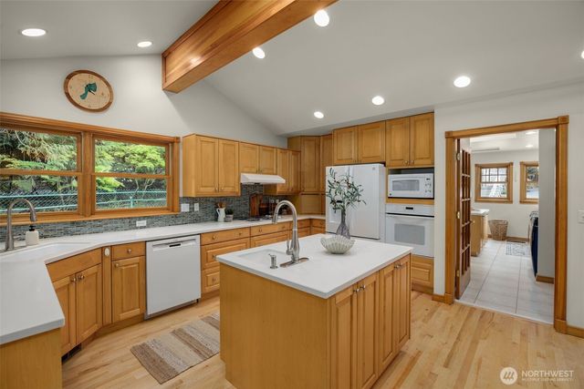 3718 S 334th Street, Federal Way, WA 98001