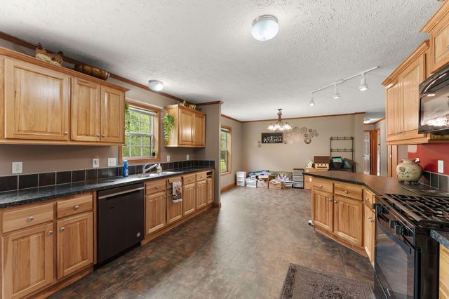 2028 E 925 N, Wheatfield, IN 46392