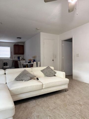 163 NW 40th Street 3, Oakland Park, FL 33309