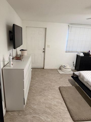 163 NW 40th Street 3, Oakland Park, FL 33309