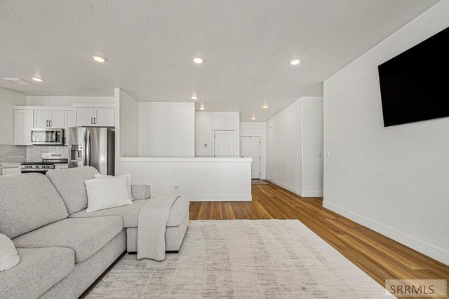 2525 E Pinnacle Drive, Idaho Falls, ID 83401