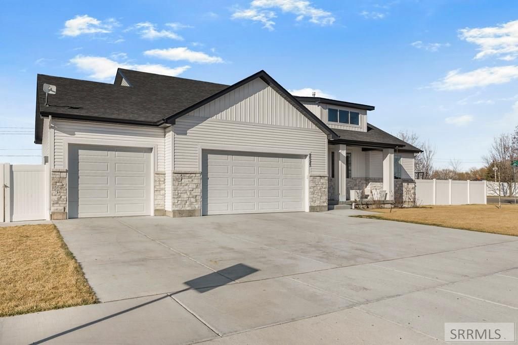 Image 2 of property listing at 2525 E Pinnacle Drive, Idaho Falls, ID 83401