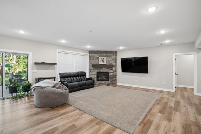 2212 NE Little Beaver Drive, Grimes, IA 50111