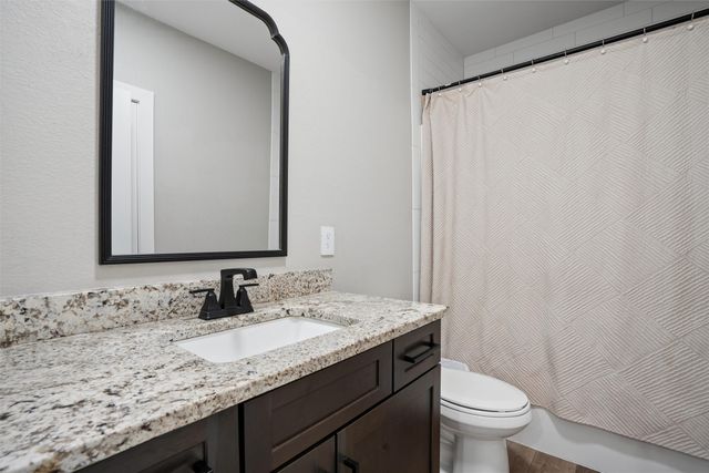 2212 NE Little Beaver Drive, Grimes, IA 50111