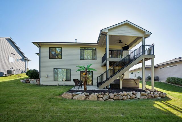 2212 NE Little Beaver Drive, Grimes, IA 50111