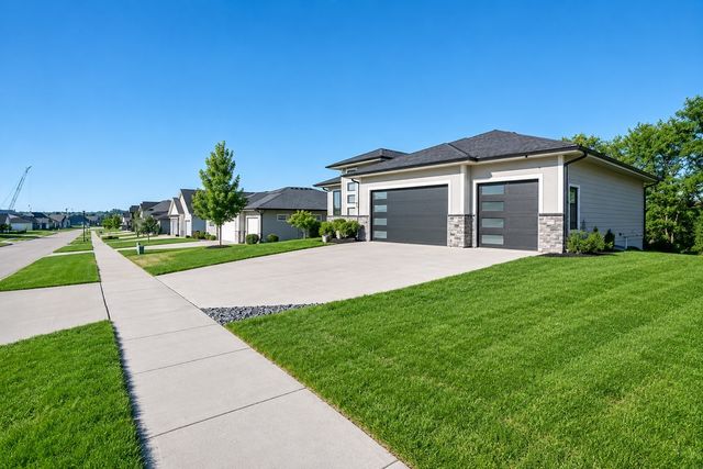 2212 NE Little Beaver Drive, Grimes, IA 50111