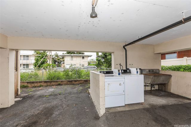 1626 Frog Lane 201, Honolulu, HI 96817