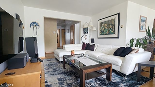 33 William St, Wallington Boro, NJ 07057