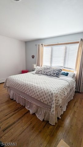 33 William St, Wallington Boro, NJ 07057