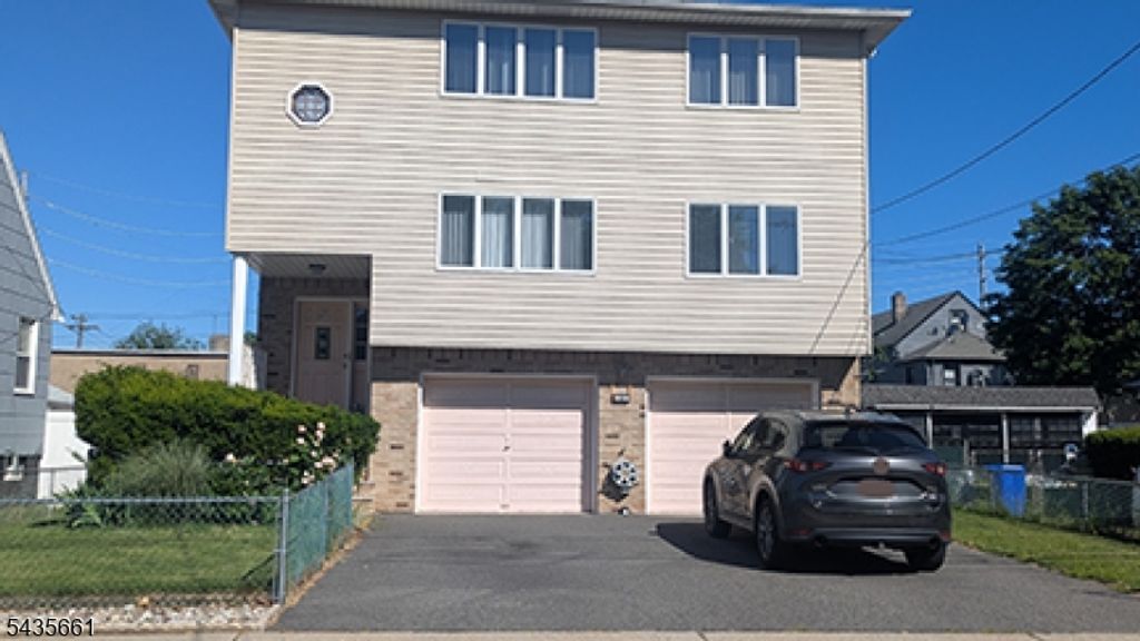33 William St, Wallington Boro, NJ 07057
