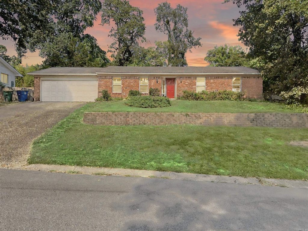 4700 Edgemere Street, North Little Rock, AR 72116