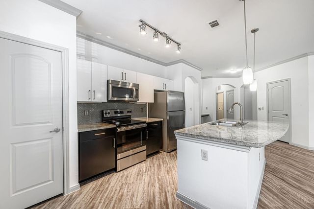 8877 Lakes At 610 Drive 251, Houston, TX 77054