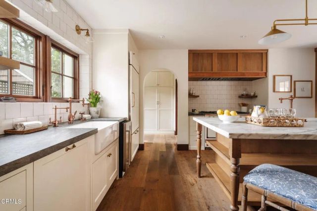1447 Parkview Avenue, Pasadena, CA 91103
