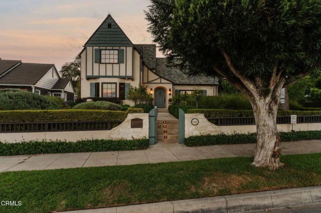 1447 Parkview Avenue, Pasadena, CA 91103