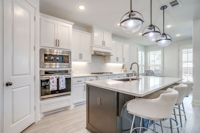 2009 Roundtree Circle E, Fort Worth, TX 76008