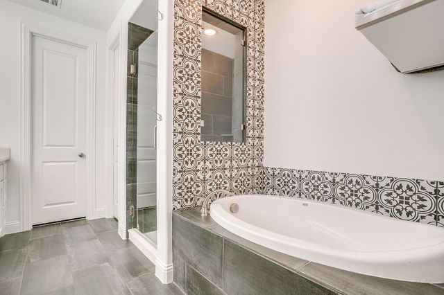 2009 Roundtree Circle E, Fort Worth, TX 76008