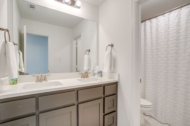 2009 Roundtree Circle E, Fort Worth, TX 76008