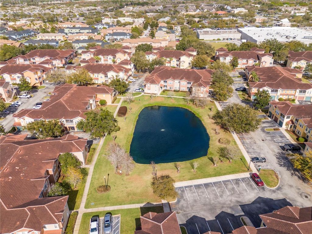 Image 12 of property listing at 12102 POPPY FIELD LANE 107, Orlando, FL 32837