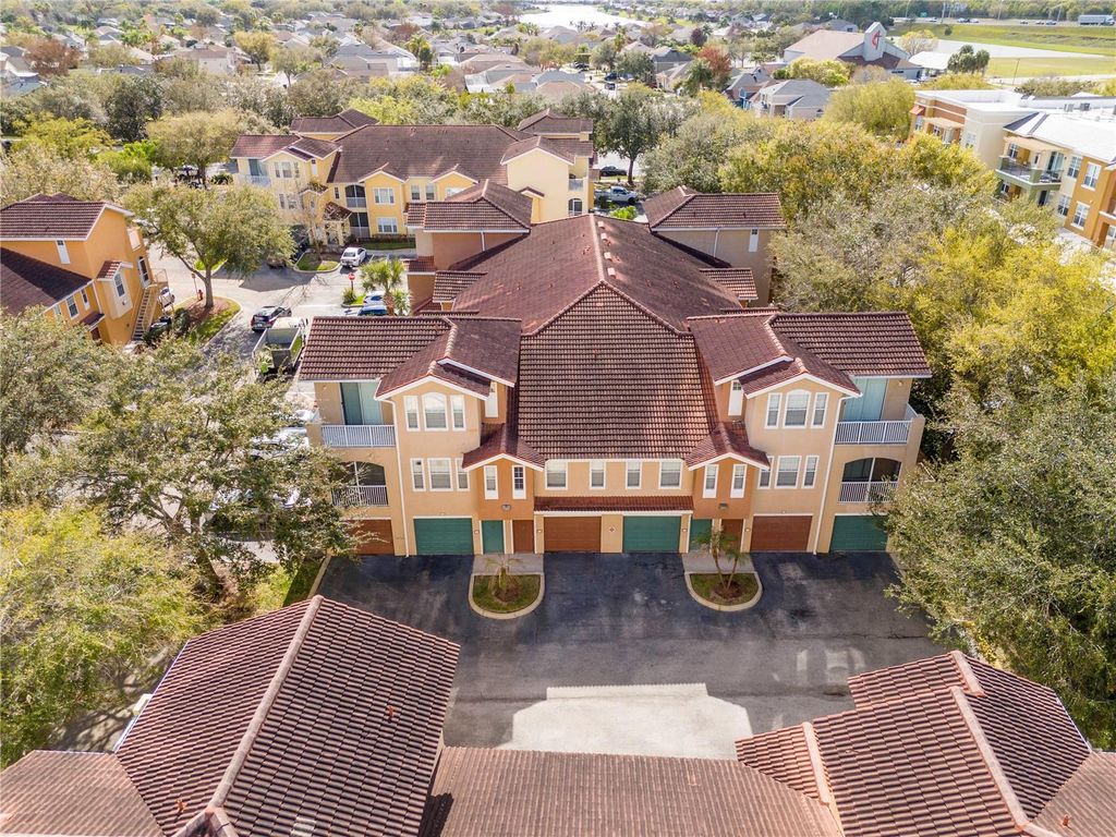 Image 5 of property listing at 12102 POPPY FIELD LANE 107, Orlando, FL 32837