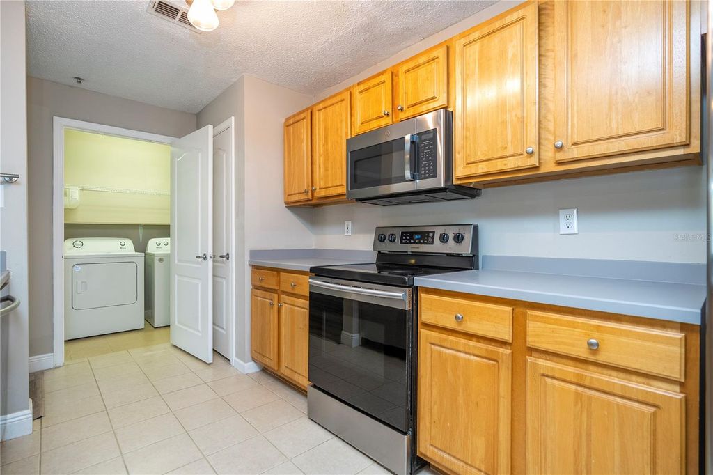 Image 46 of property listing at 12102 POPPY FIELD LANE 107, Orlando, FL 32837