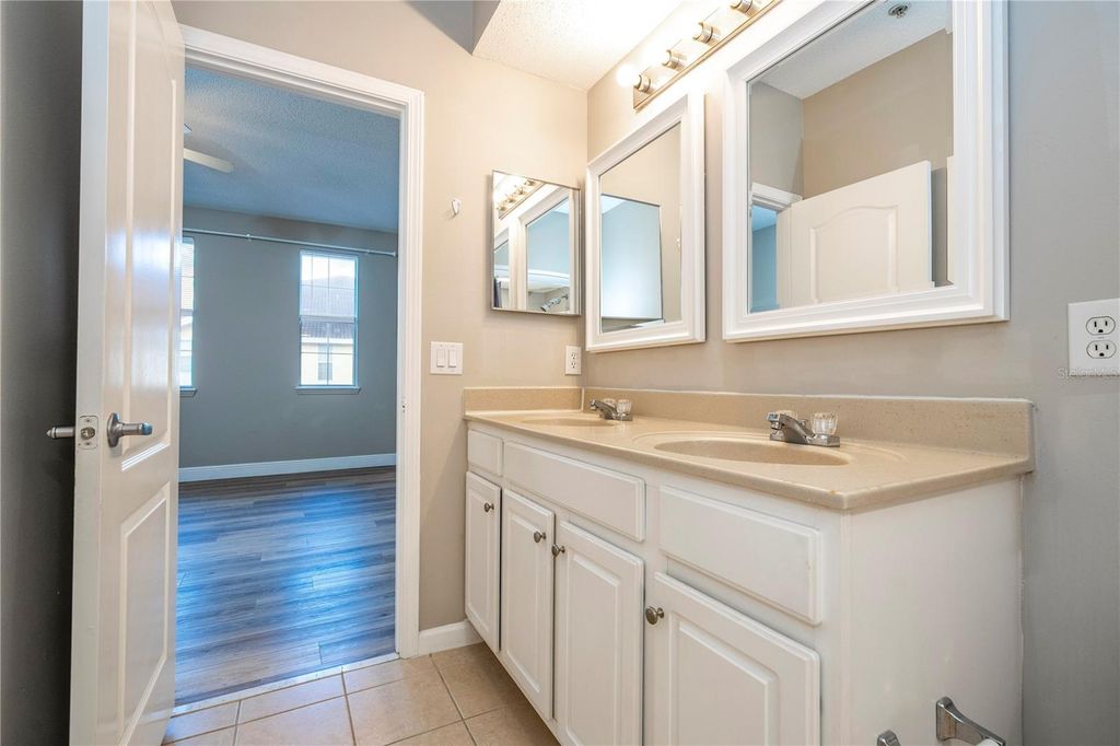 Image 62 of property listing at 12102 POPPY FIELD LANE 107, Orlando, FL 32837