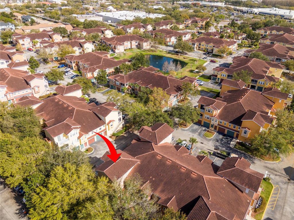 Image 10 of property listing at 12102 POPPY FIELD LANE 107, Orlando, FL 32837