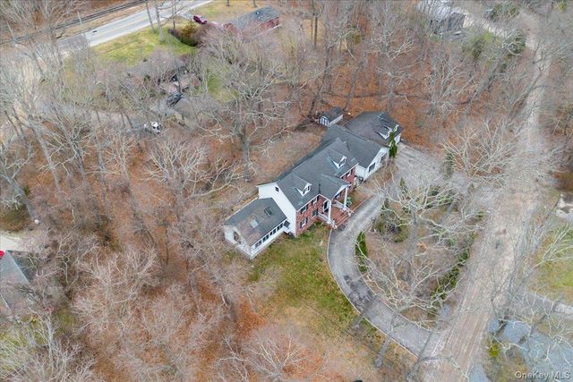 48 Private Road, Calverton, NY 11933
