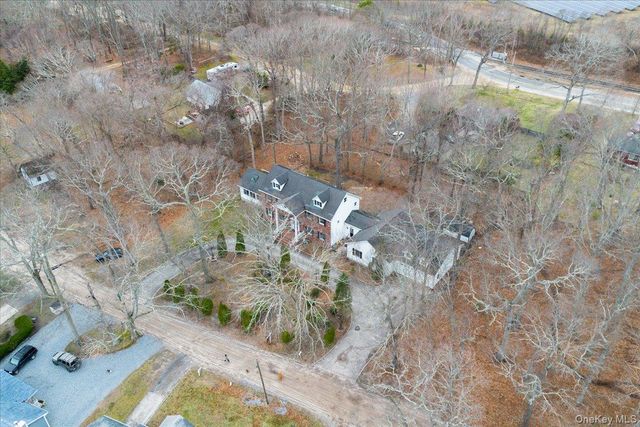 48 Private Road, Calverton, NY 11933