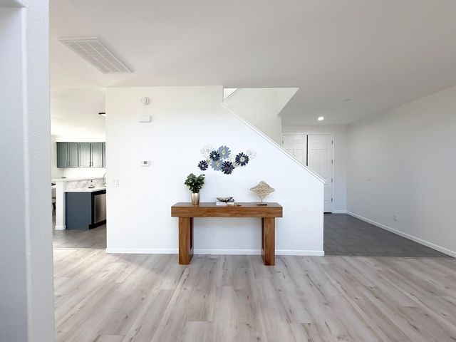 1677 Brookglen Dr, Olivehurst, CA 95961