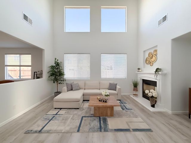 1677 Brookglen Dr, Olivehurst, CA 95961