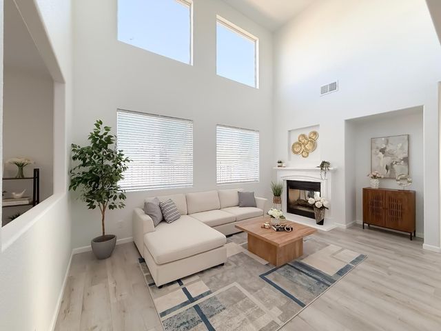 1677 Brookglen Dr, Olivehurst, CA 95961