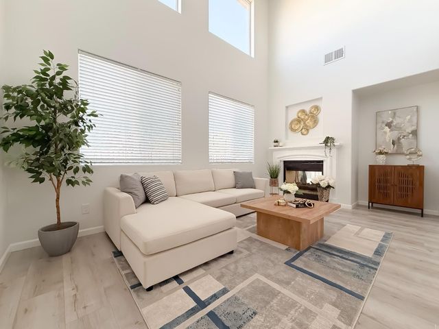 1677 Brookglen Dr, Olivehurst, CA 95961