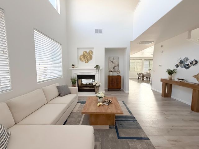 1677 Brookglen Dr, Olivehurst, CA 95961