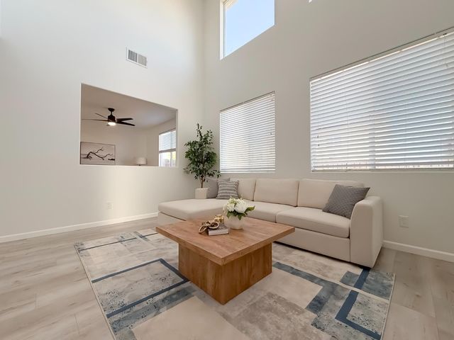 1677 Brookglen Dr, Olivehurst, CA 95961