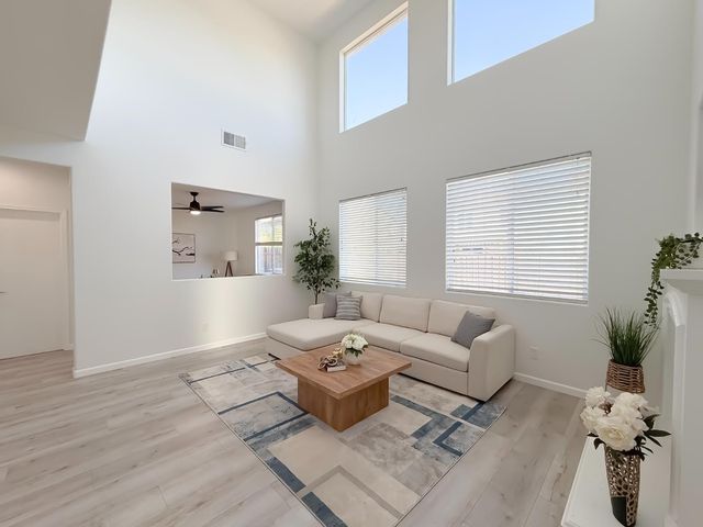 1677 Brookglen Dr, Olivehurst, CA 95961