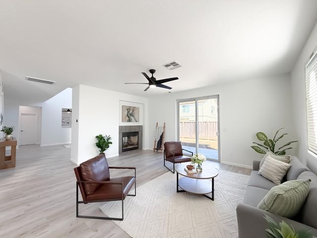 1677 Brookglen Dr, Olivehurst, CA 95961