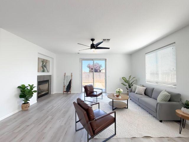 1677 Brookglen Dr, Olivehurst, CA 95961