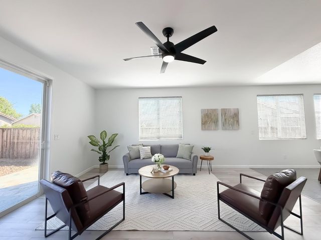 1677 Brookglen Dr, Olivehurst, CA 95961