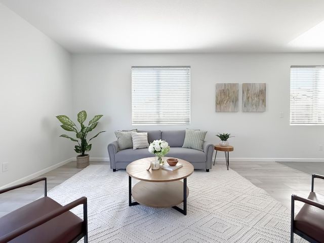 1677 Brookglen Dr, Olivehurst, CA 95961