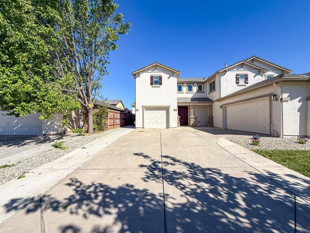 1677 Brookglen Dr, Olivehurst, CA 95961