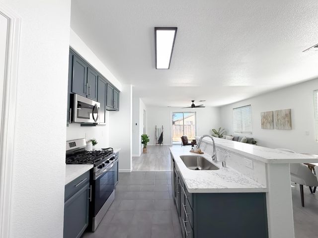 1677 Brookglen Dr, Olivehurst, CA 95961