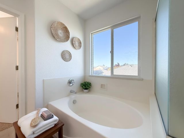 1677 Brookglen Dr, Olivehurst, CA 95961