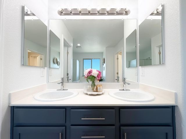 1677 Brookglen Dr, Olivehurst, CA 95961