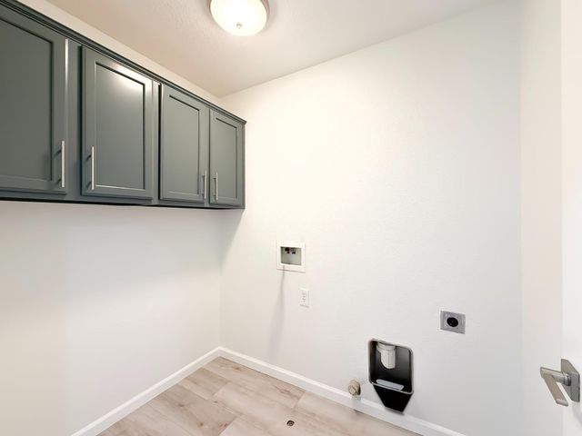 1677 Brookglen Dr, Olivehurst, CA 95961