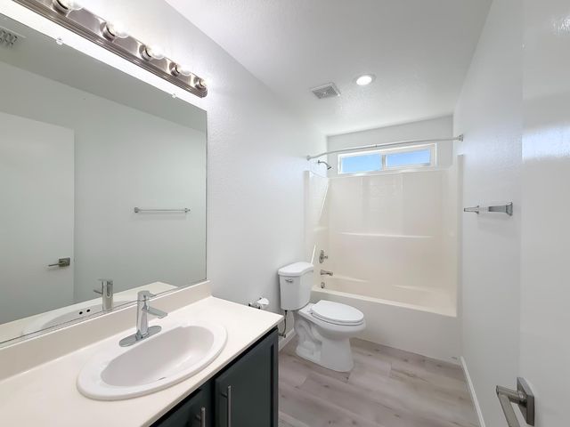 1677 Brookglen Dr, Olivehurst, CA 95961