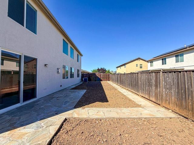 1677 Brookglen Dr, Olivehurst, CA 95961
