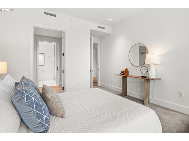 550 Sw 10TH Ave 2502, Portland, OR 97205