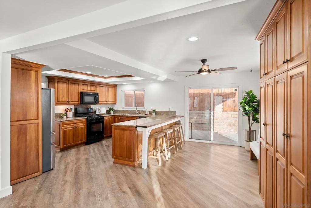 Image 12 of property listing at 1918 Odell Cir, Vista, CA 92084