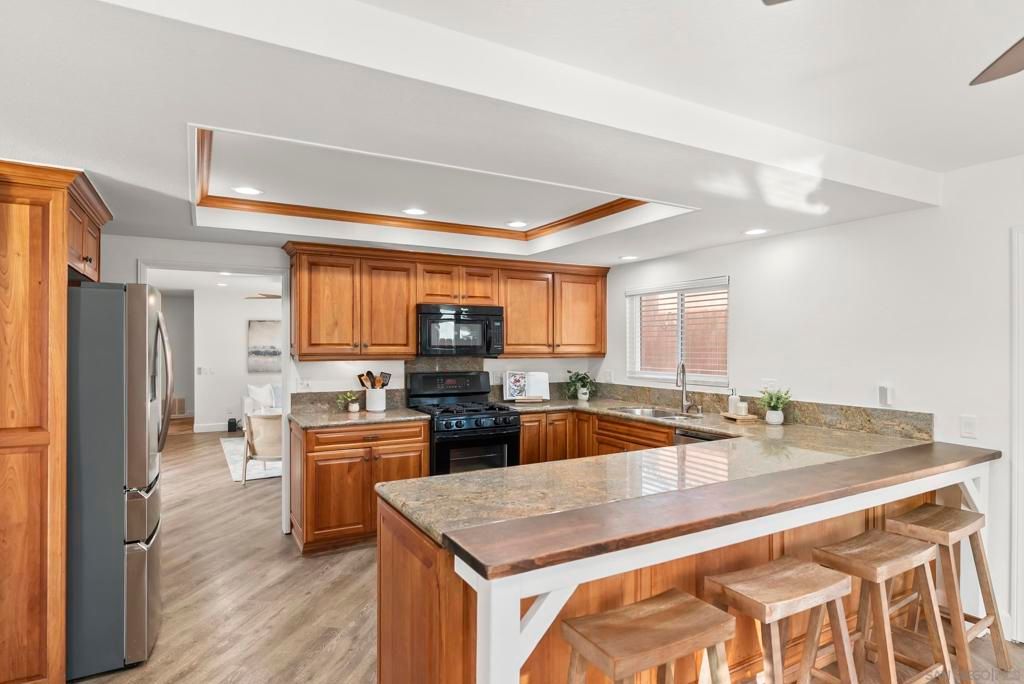 Image 13 of property listing at 1918 Odell Cir, Vista, CA 92084