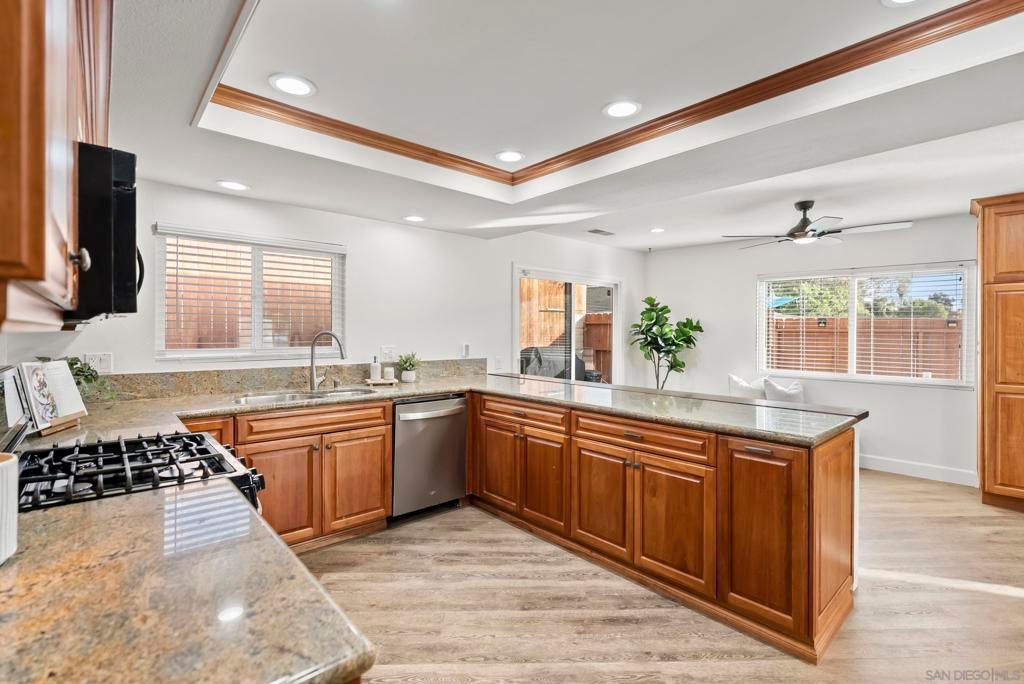 Image 15 of property listing at 1918 Odell Cir, Vista, CA 92084